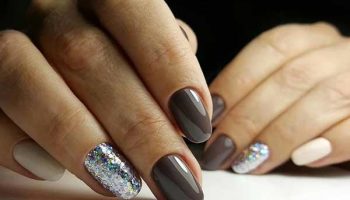 Combinaison de couleurs contrastées pour ongles courts