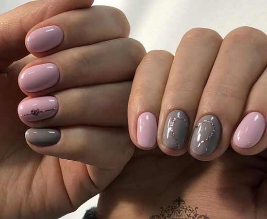 Couleur grise + rose en manucure