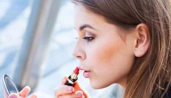 Estomper le contour du rouge à lèvres