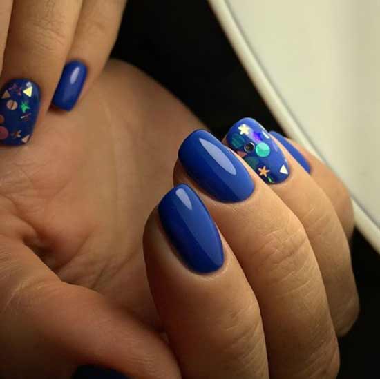 Étoiles de manucure sur fond bleu