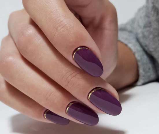 Manucure bordeaux avec trous en feuille d'or