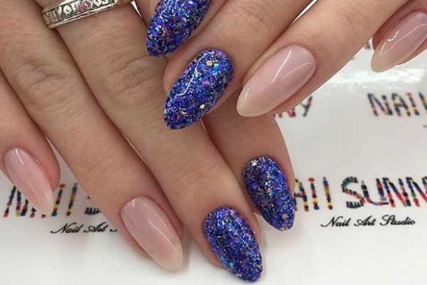 Photo de manucure du nouvel an 2026