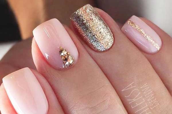 Nu festif sur les ongles