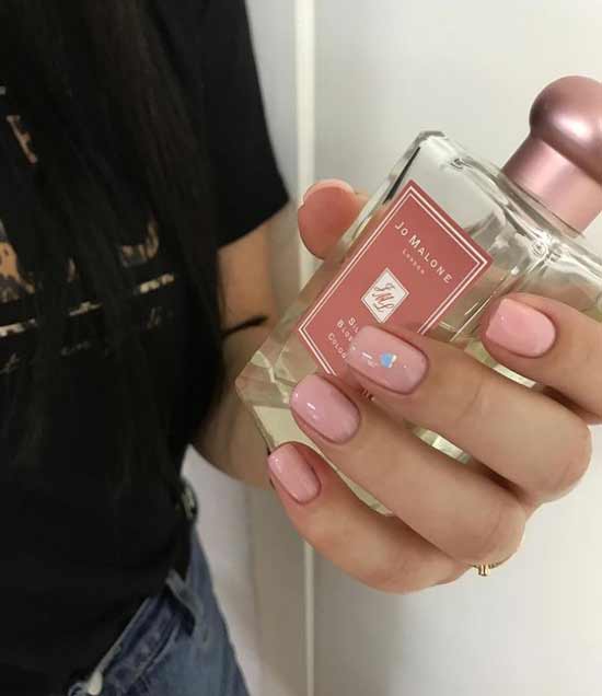 Coeur argenté sur fond beige