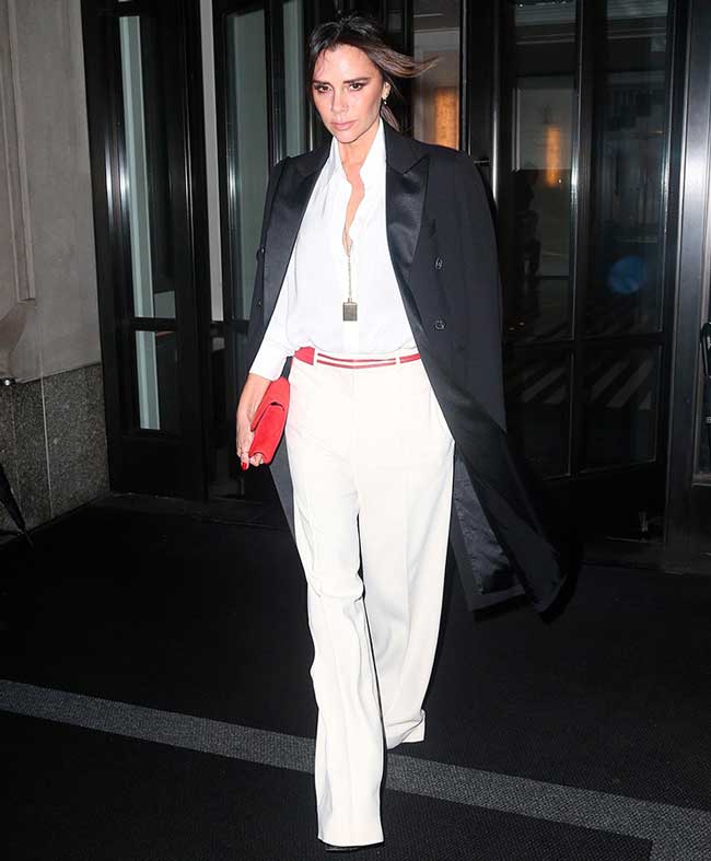 Look monochrome de Victoria Beckham 2026