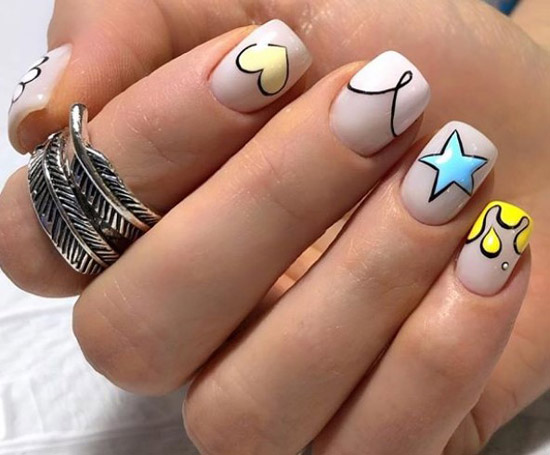 Manucure avec un imprimé original - hiver 2026