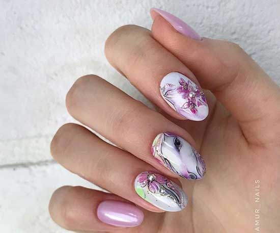 Une sélection de manucure avec un imprimé