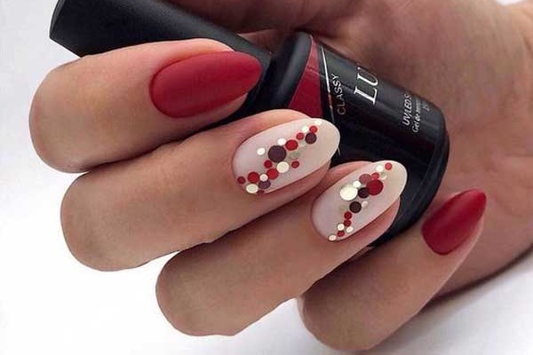 Couleur de vernis à ongles à la mode dans les tendances photo 2026