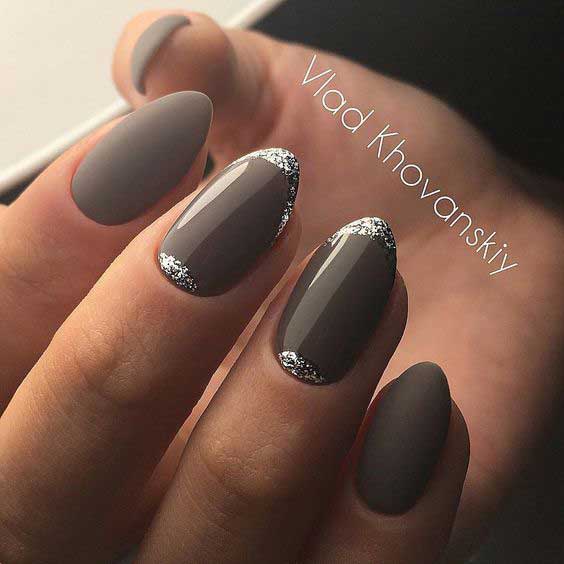 Manucure mate et feuille liquide