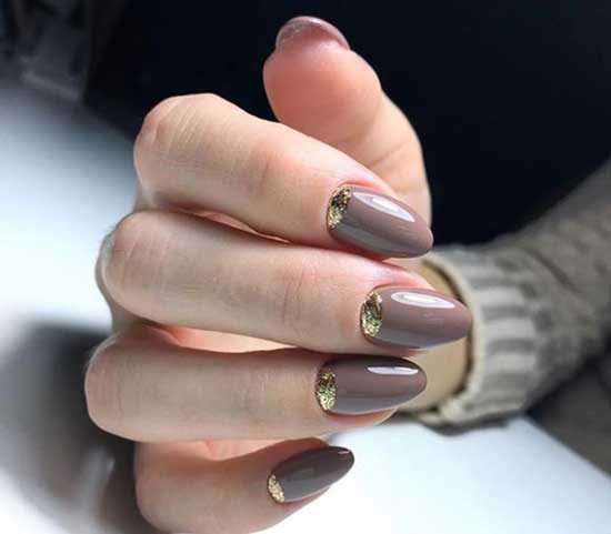 Manucure lune dorée