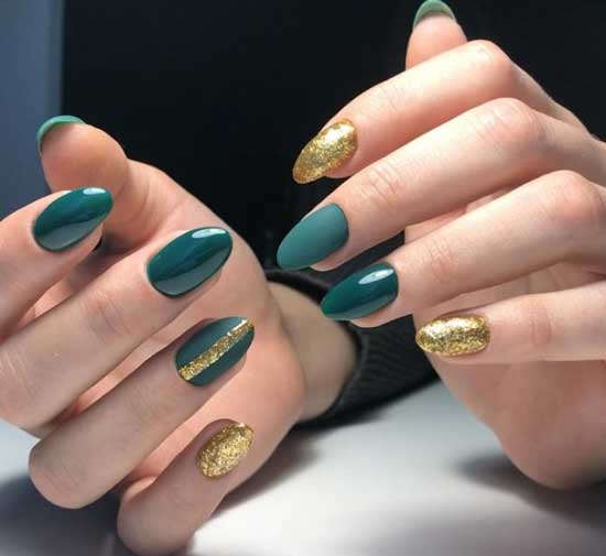 Feuille d'or liquide sur les ongles