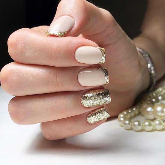 Manucure dorée - Français