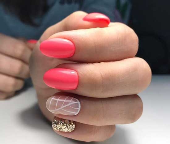 Tendances manucure dorées. photo