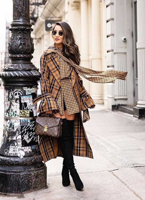 Couleur brune dans les vêtements, les combinaisons et les images