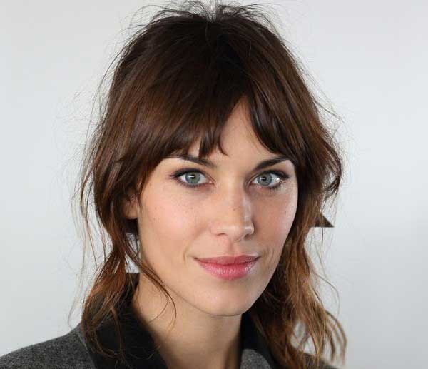 Frange à la mode 2026 dans le style d'Alexa Chang