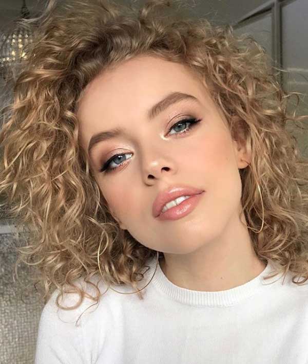 Quelle couleur pour souligner les yeux