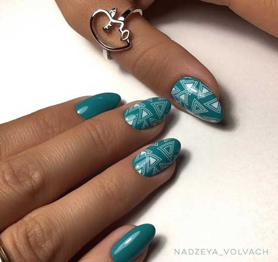 Triangles en manucure 2026