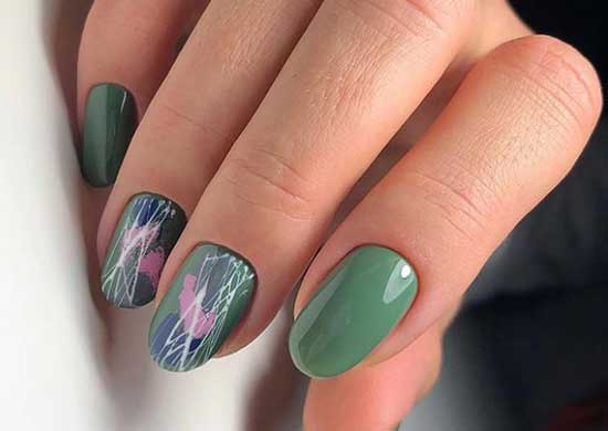 Manucure lumineuse d'été avec frotter