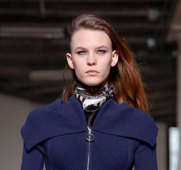 Coiffage topique pour cheveux mi-longs