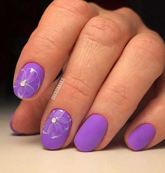 Des fleurs assorties à la manucure 2026