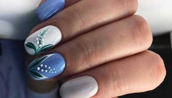 Ongles avec l'image de fleurs 2025-2026