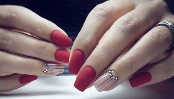 Manucure de lune dans différents modèles