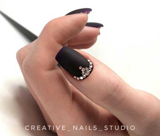 Manucure lune noire 2025-2026