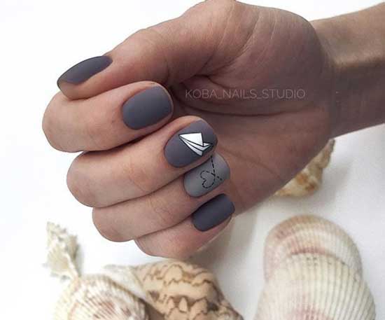 Minimalisme de manucure dans des couleurs profondes