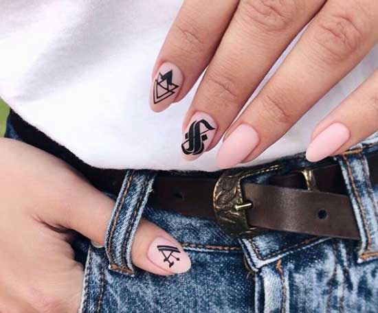 Manucure minimaliste 2025-2026