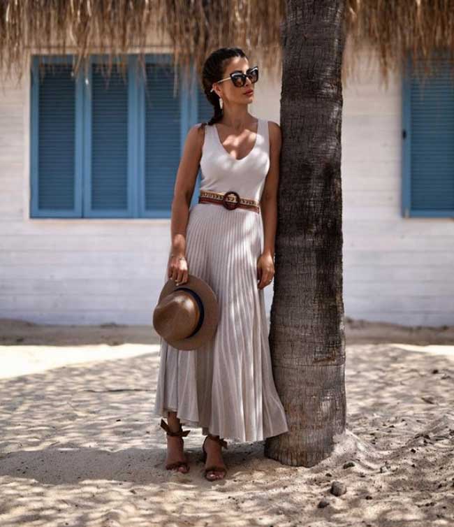 Noeuds tendance avec une jupe plissée