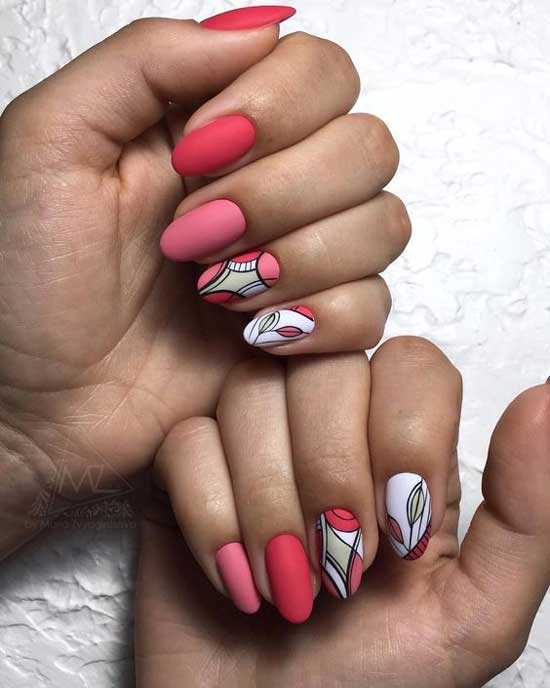 Manucure bicolore sous un top mat 2025-2026