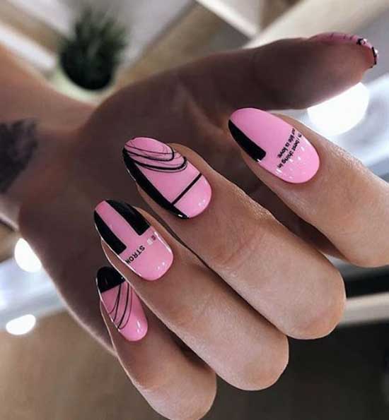 Toile d'araignée de manucure avec des rayures