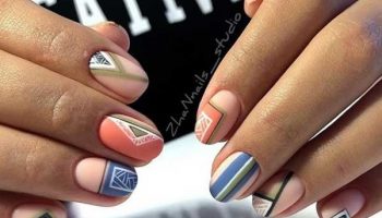 Manucure à rayures et autres formes géométriques