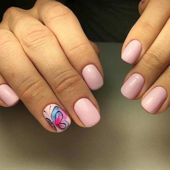 Manucure rose en vacances