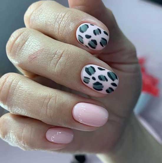 Manucure à la mode rose mat 2025-2026