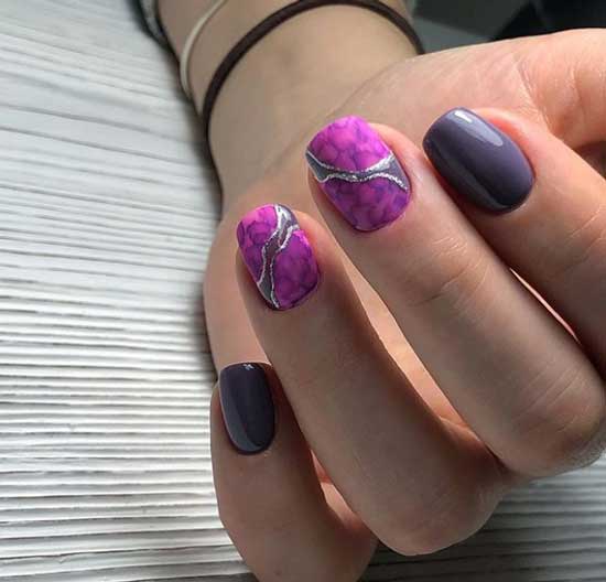 Manucure mate combinée sur ongles courts