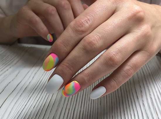 Mat sur les ongles courts