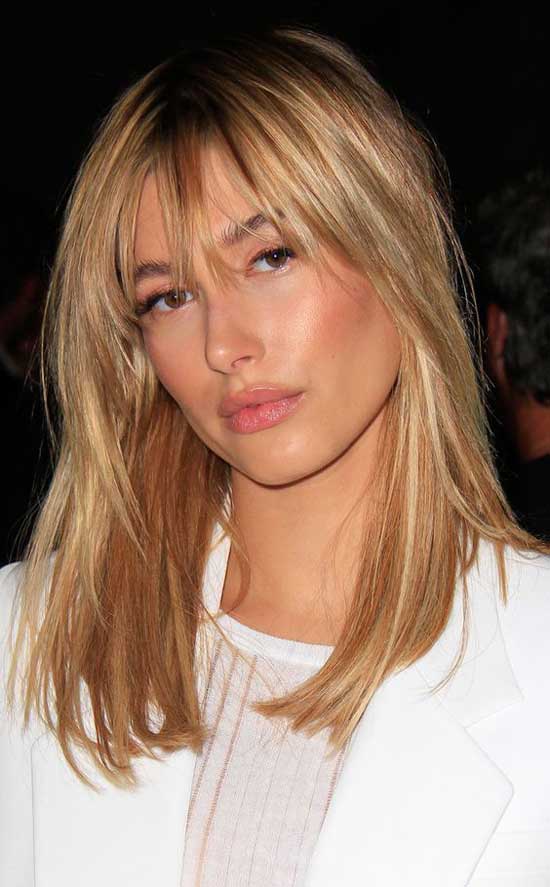 Un coup dans une coupe de cheveux au milieu