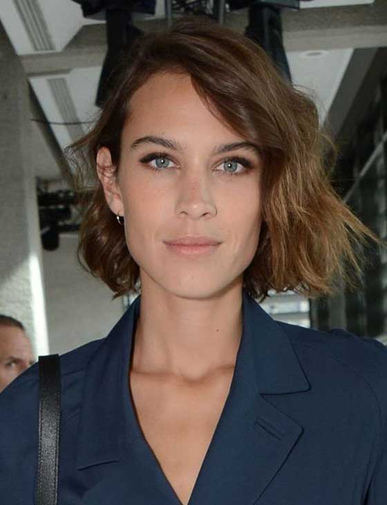 Alexa Chung avec une coupe de cheveux tendance