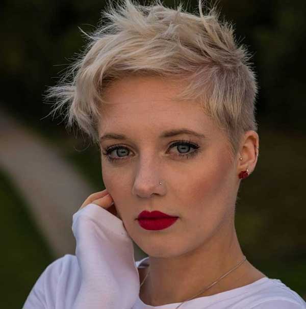 Coupes de cheveux à la mode avec une frange