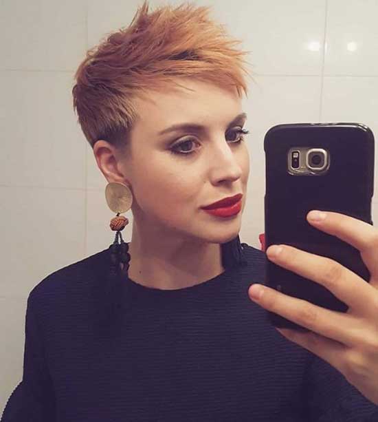 Femme aux cheveux de lutin