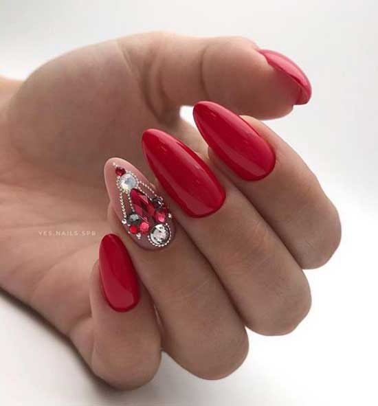 Manucure rouge avec strass 2025-2026