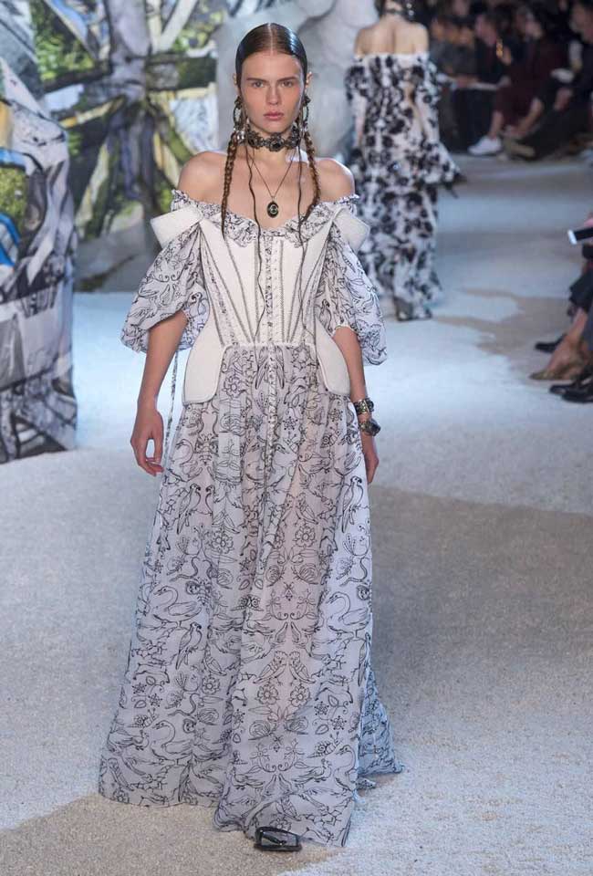 Robe à épaules dénudées mode 2026