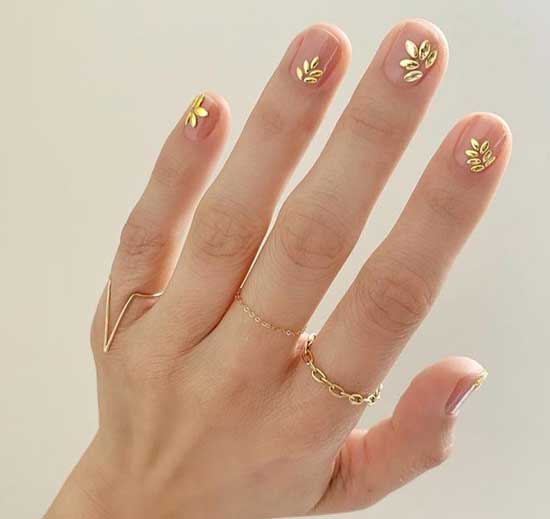 Manucure de la mariée de l'espace négatif