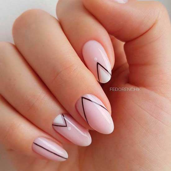 Sélection et examen de manucure rose