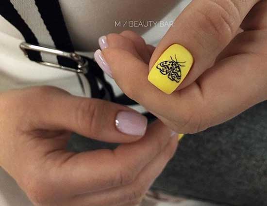 Manucure délicate avec un papillon