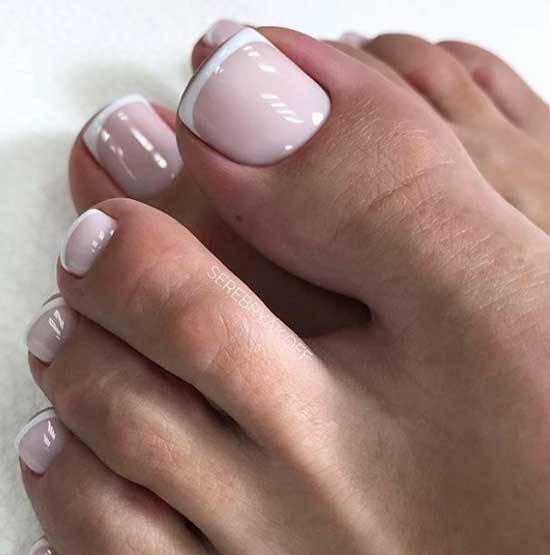 Veste blanche sur les jambes