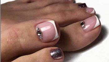 Conception à la mode d'une veste sur les jambes