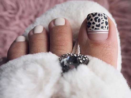 Pédicure mate avec imprimé léopard