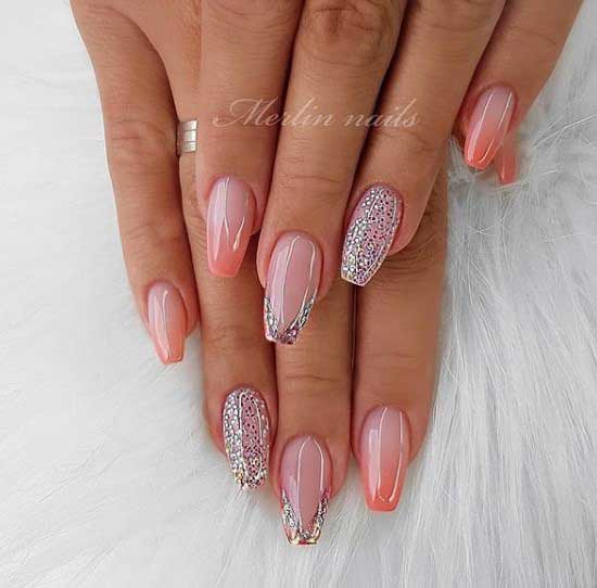 Une sélection de manucure dans les tons corail